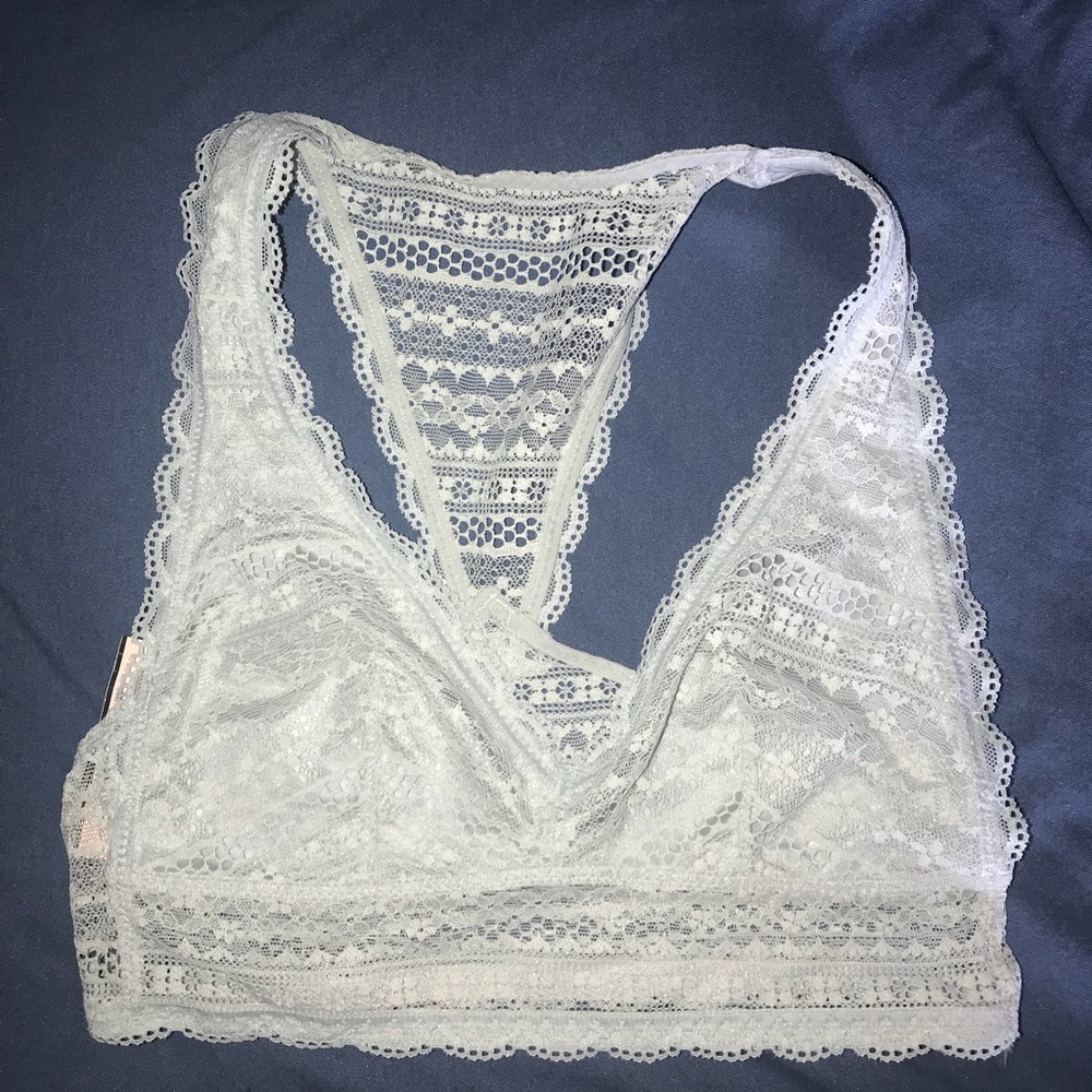 VICTORIAS SECRET LACEY BRALETTE